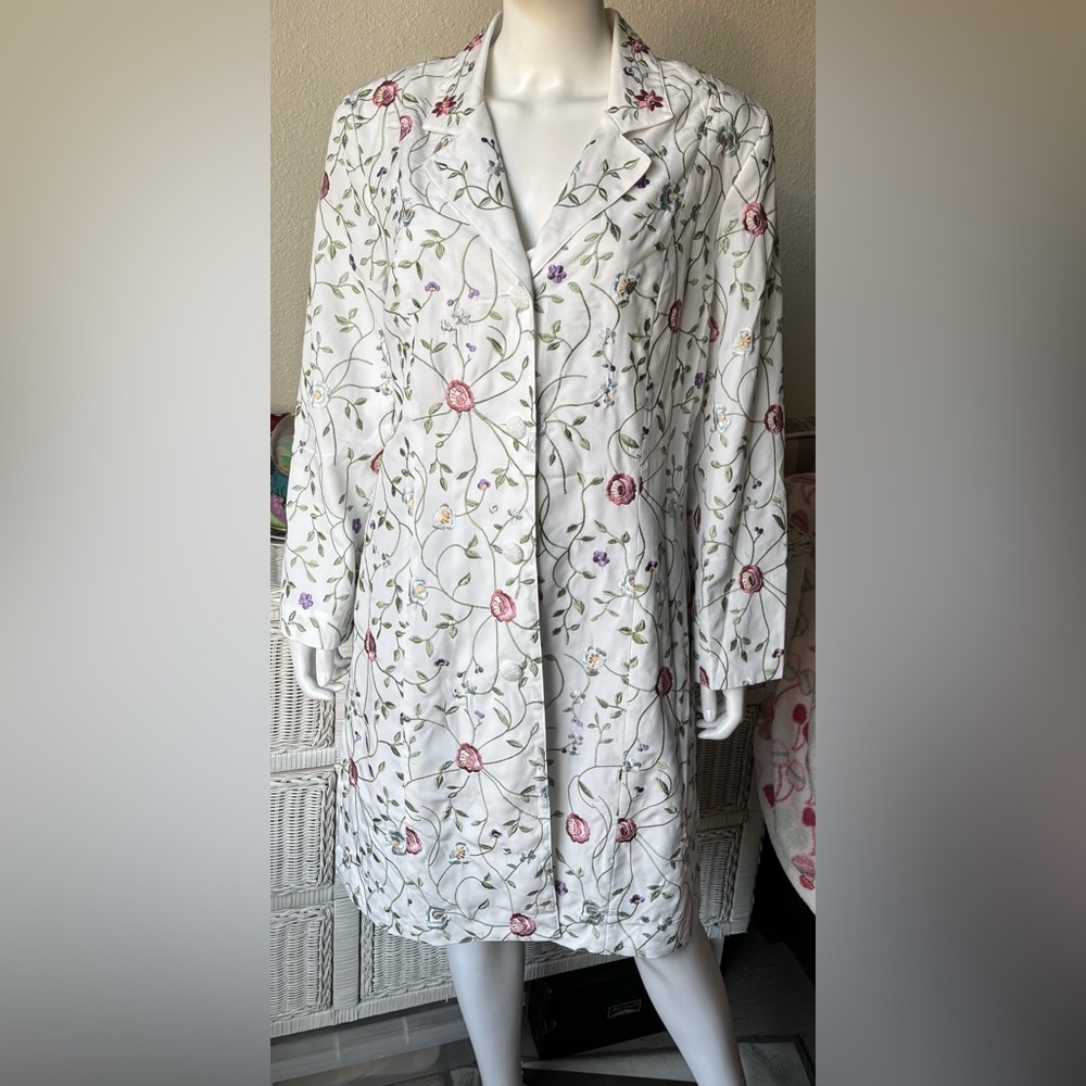 Maggie Sweet Longline Over Coat Embroidered Dainty Floral Pattern - White Size L